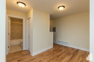 555 W Arlington, Unit # 0408 in Chicago, IL - Building Photo - Building Photo