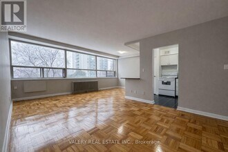 42 Thorncliffe Park Dr in Toronto, ON - Building Photo - Building Photo