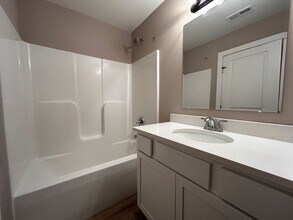 1611 S Limuel Cir in Wichita, KS - Building Photo - Building Photo