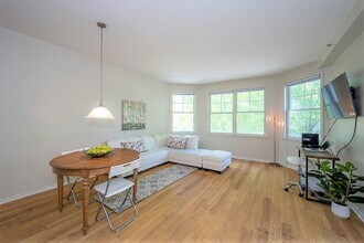 30 Freedom Way in Jersey City, NJ - Building Photo - Building Photo