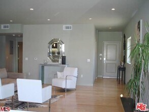 1529 S Westgate Ave in Los Angeles, CA - Building Photo - Building Photo