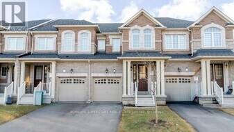 16 Gosset Rd in Brampton, ON - Building Photo