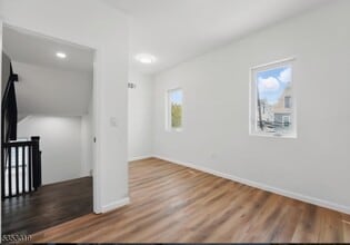 84 Chelsea Ave in Newark, NJ - Building Photo - Building Photo