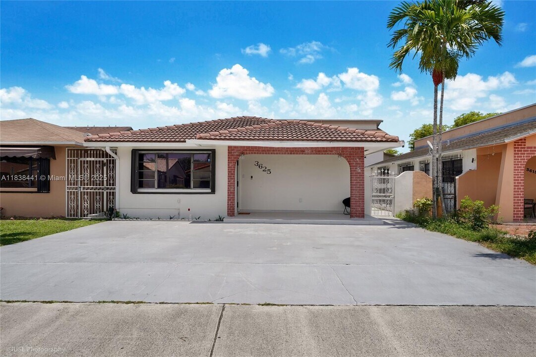 3625 W 13th Ave in Hialeah, FL - Building Photo