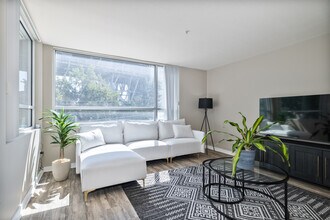 Stonebridge Waterfront in Cleveland, OH - Building Photo - Interior Photo