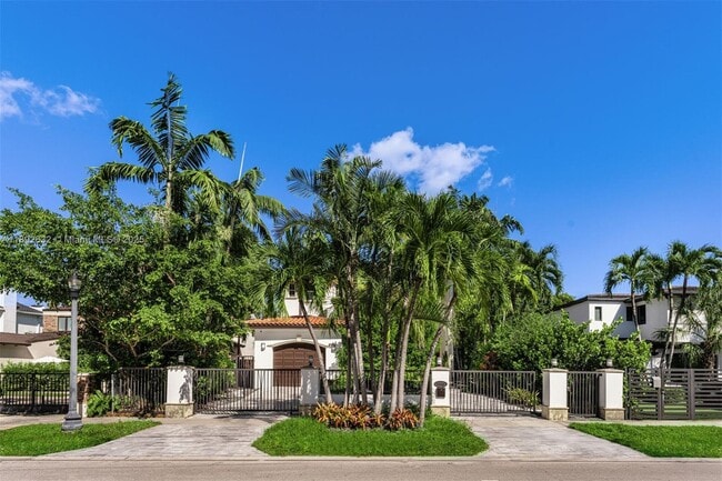 2143 N Bay Rd in Miami Beach, FL - Foto de edificio - Building Photo