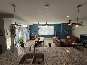 622 E 10th St, Unit 208 in Indianapolis, IN - Foto de edificio - Building Photo