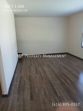 9531 W Bradley Rd in Milwaukee, WI - Building Photo - Building Photo