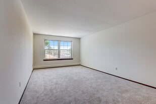 4333 N Oakland Ave, Unit 306 in Shorewood, WI - Building Photo