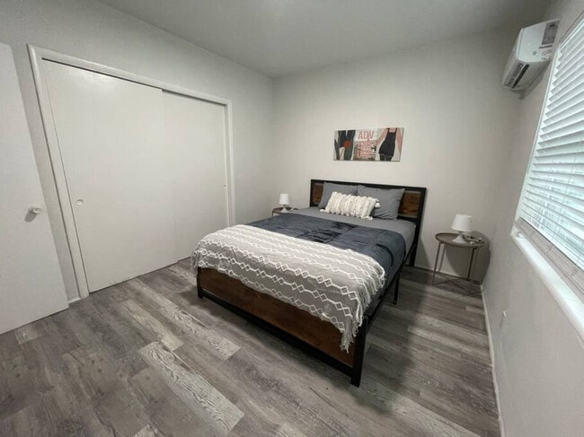 1117 Douglas Rd in Miami, FL - Building Photo - Building Photo