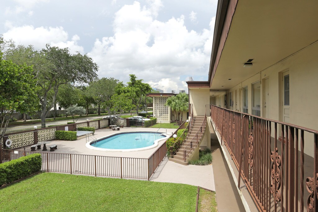 Lomar Apartments Hollywood, FL Apartments