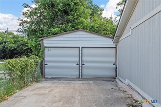 1524 E Avenue B in Temple, TX - Building Photo - Building Photo
