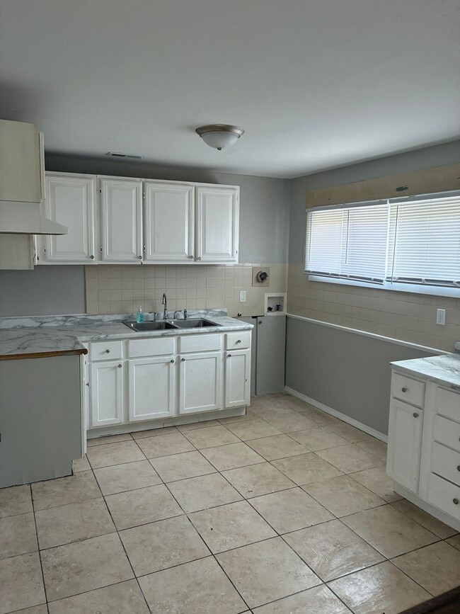 2384 Wisconsin St in Gary, IN - Building Photo - Building Photo