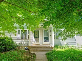 523 Potter St in Tiffin, IA - Building Photo