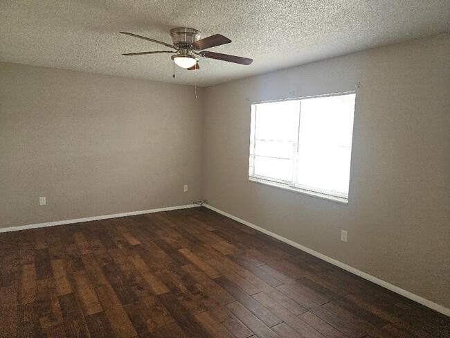 1343 South Patrick Dr in Satellite Beach, FL - Foto de edificio - Building Photo