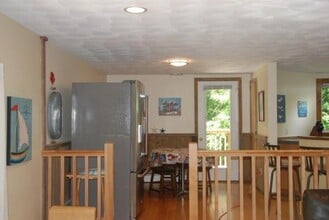414 Middlebridge Rd in South Kingstown, RI - Building Photo - Building Photo