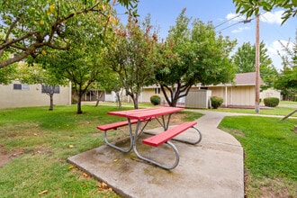 Fairhaven Estates in Sacramento, CA - Foto de edificio - Building Photo