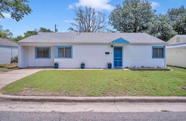 522 Sunnyside Ct in Newton, KS - Building Photo - Building Photo