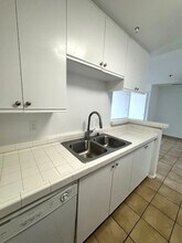 3861 Vinton Ave, Unit 304 in Culver City, CA - Foto de edificio - Building Photo