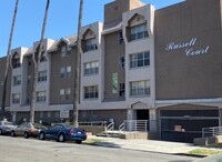 Russell Court Apartments in Los Angeles, CA - Foto de edificio - Building Photo