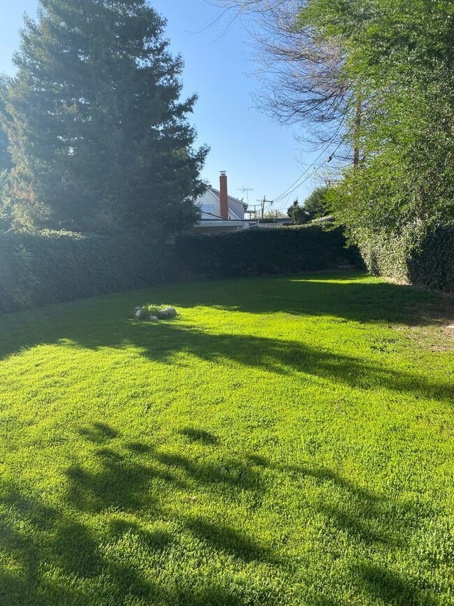 1757 6th St in La Verne, CA - Foto de edificio - Building Photo