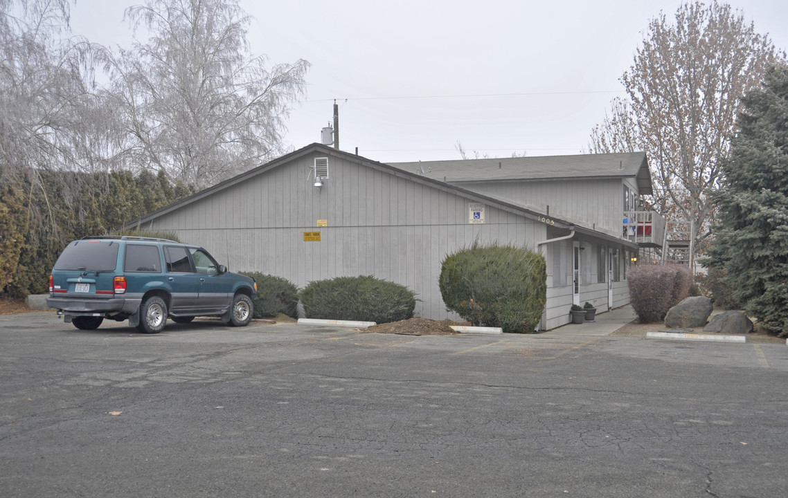 1005-1007 S 42nd Ave in Yakima, WA - Building Photo