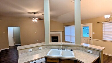 1718 Wood Creek Dr in Temple, TX - Foto de edificio - Building Photo