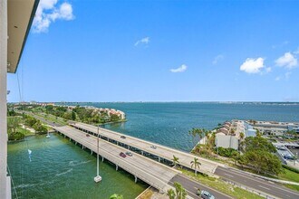 5220 Brittany Dr S, Unit 1409 in St. Petersburg, FL - Building Photo - Building Photo