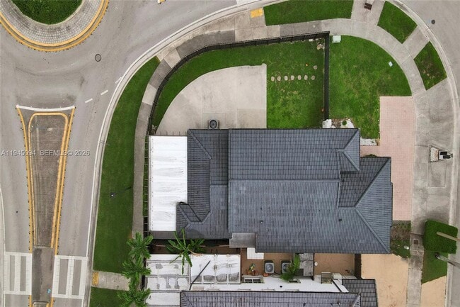 898 NW 131st Ave in Miami, FL - Building Photo - Building Photo