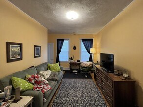 56 Beacon St, Unit 2 in Somerville, MA - Building Photo - Building Photo
