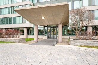 L'Héritage de l'Ile Paton in Laval, QC - Building Photo - Building Photo
