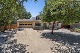 27 Deer Ridge Rd in Wimberley, TX - Building Photo - Building Photo