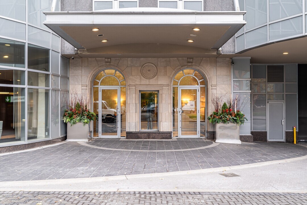 10 Bellair St in Toronto, ON - Building Photo