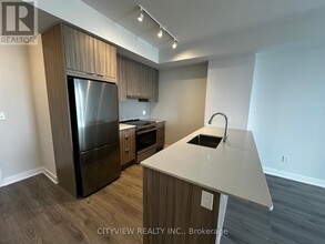 430-2430 Square One Dr in Mississauga, ON - Building Photo - Building Photo