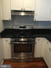 11325 Aristotle Dr-Unit -5-101 in Fairfax, VA - Foto de edificio - Building Photo