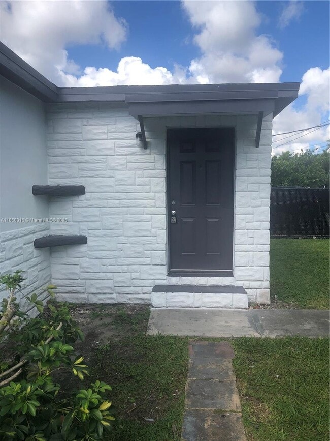 300 NW 97th St in Miami, FL - Building Photo - Building Photo