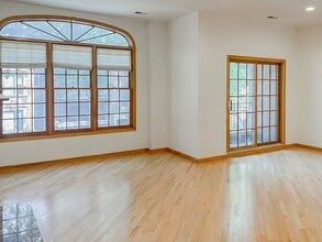 3338 N Sheffield Ave in Chicago, IL - Foto de edificio - Building Photo