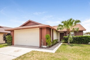 3210 Tomahawk Dr in Kissimmee, FL - Building Photo