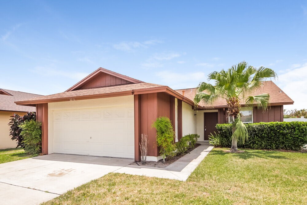 3210 Tomahawk Dr in Kissimmee, FL - Foto de edificio
