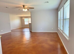 109 Gillespie Ln in Elgin, TX - Building Photo - Building Photo