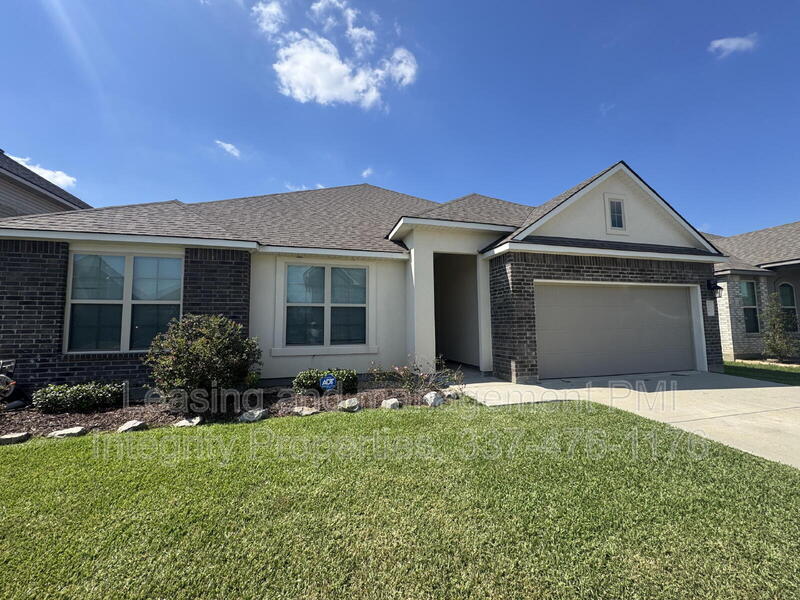 204 Verger Dr in Youngsville, LA - Building Photo