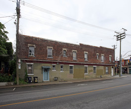 298-300 Harbord St in Toronto, ON - Building Photo - Building Photo