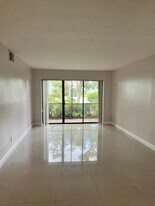 8789 NW 39th St in Sunrise, FL - Building Photo