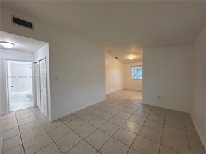 1261 SE 27th St in Homestead, FL - Foto de edificio - Building Photo