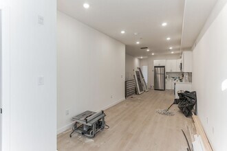 812 N Holly St in Philadelphia, PA - Building Photo - Building Photo