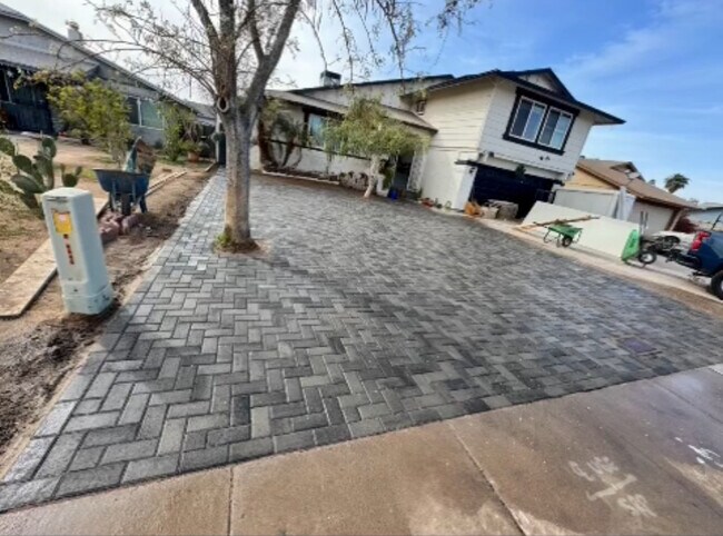 6440 S 16th Way in Phoenix, AZ - Foto de edificio - Building Photo