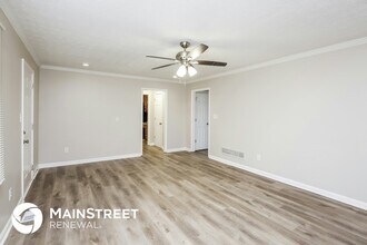 6449 Laural Bend in Stone Mountain, GA - Foto de edificio - Building Photo