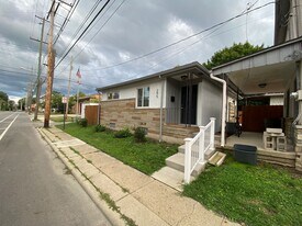 295 E Arcadia Ave in Columbus, OH - Building Photo