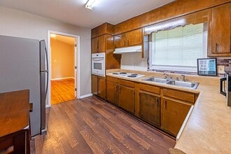 5326 Heather Ln in Atlanta, GA - Building Photo - Building Photo