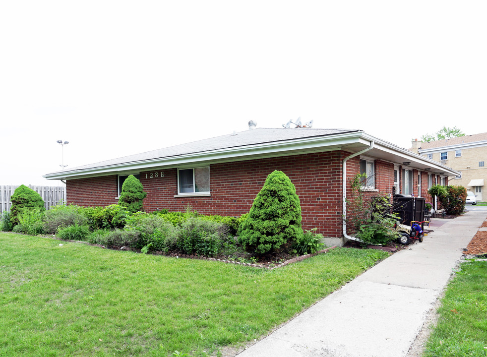 128 E Lorraine Ave in Addison, IL - Foto de edificio